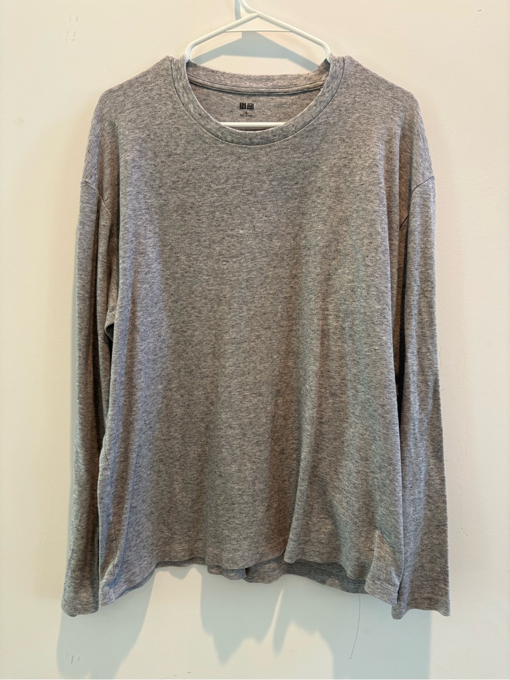 Uniqlo Men's Heather Gray Long-Sleeve Crewneck Shirt